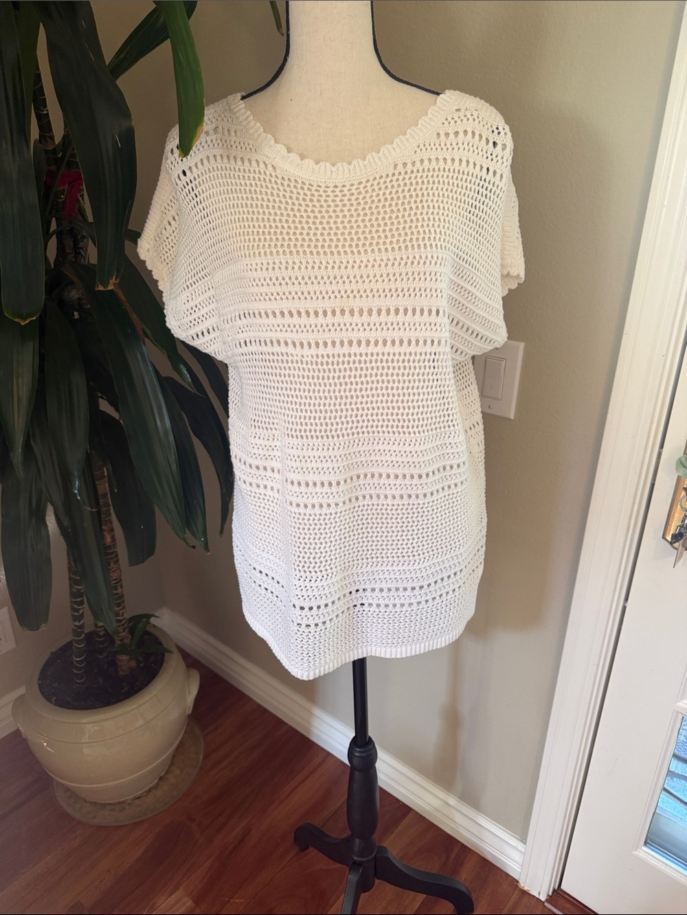 Old Navy White Crochet Pullover Sweater Top